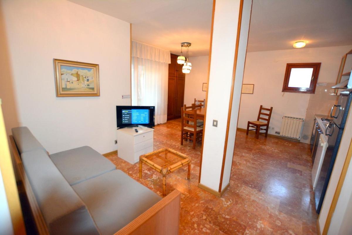 Ferienwohnung Lignano Exclusive With Pool Lignano Sabbiadoro Exterior foto