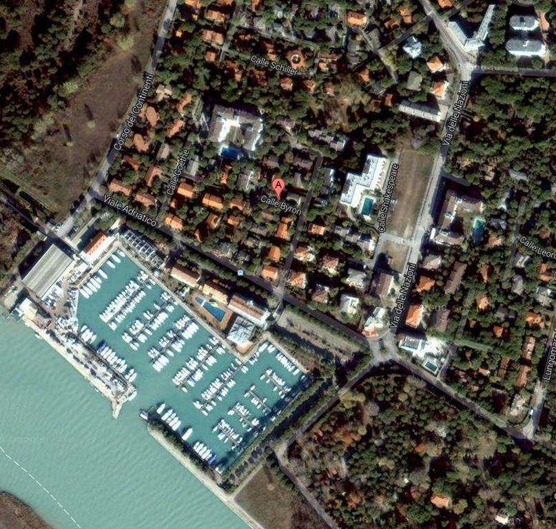 Ferienwohnung Lignano Exclusive With Pool Lignano Sabbiadoro Exterior foto